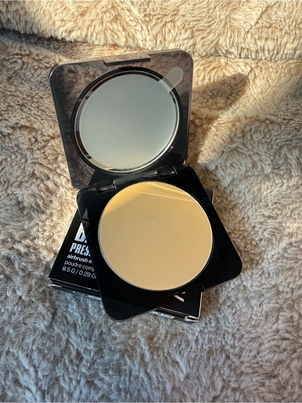 HUDA BEAUTY Pressed Setting Powder - Light Yellow Beige